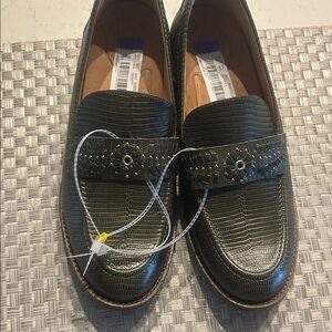 Elegant Olive Textured Loafers